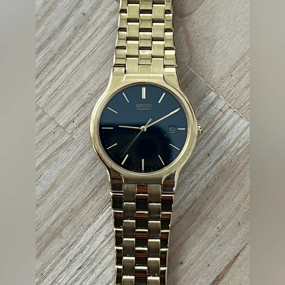 Seiko Rare Vintage Men’s Watch Gold-Tone Weave Bracelet Black Dial Date